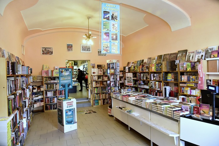 Interiér knihkupectví 3