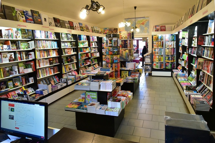Interiér knihkupectví 2