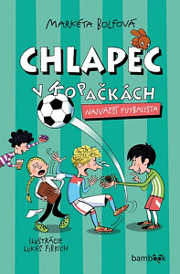 Chlapec v kopačkách