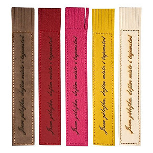 Kožená záložka se střapci Jsem záložka, držím místo i tajemství