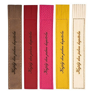 Kožená záložka se střapci Každý den jednu kapitolu