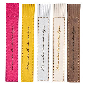 Kožená záložka se střapci Put me where the adventure begins