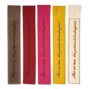 Kožená záložka se střapci Strč si mě tam kde začíná dobrodružství