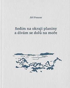 Sedím na okraji planiny a dívám se dolů na moře