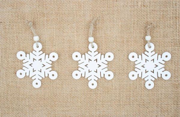 Vločka dřevěná bílá 6,5 cm - na zavěšení  3 ks