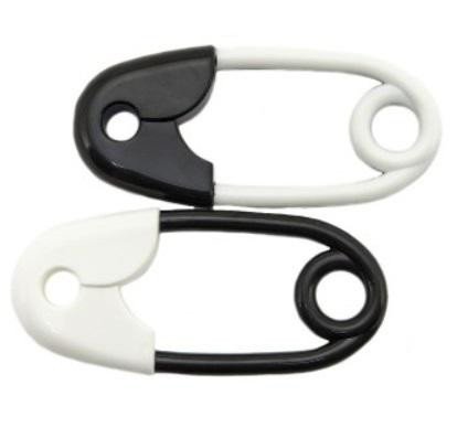 Chrastítko špendlík černobílý