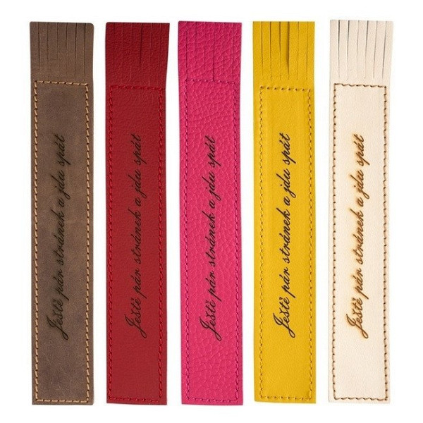 Kožená záložka se střapci Ještě pár stránek a jdu spát