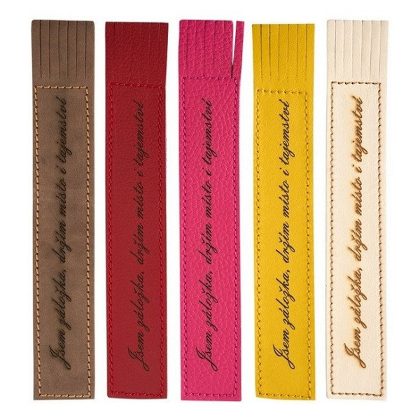 Kožená záložka se střapci Jsem záložka, držím místo i tajemství