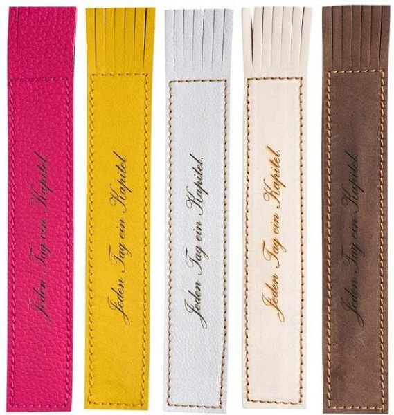 Kožená záložka se střapci Jeden Tag ein Kapitel