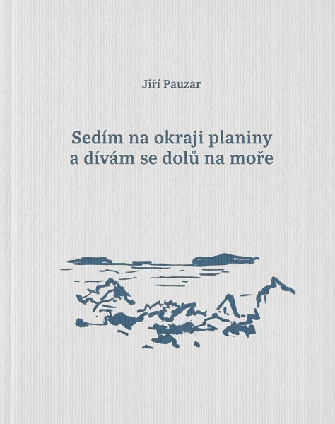 Sedím na okraji planiny a dívám se dolů na moře